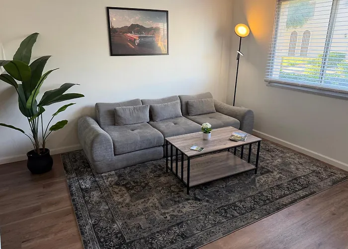 Ferienhaus Old Town Luxe Townhouse - Pool - Sleeps 10