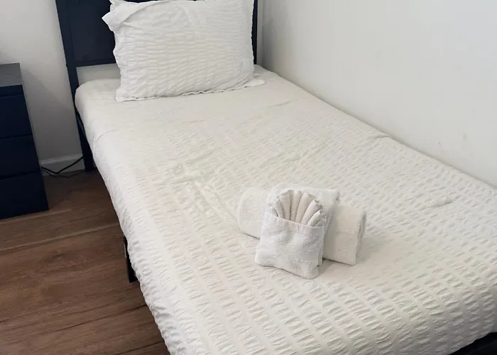 Ferienhaus Old Town Luxe Townhouse - Pool - Sleeps 10 *