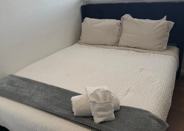 Ferienhaus Old Town Luxe Townhouse - Pool - Sleeps 10 *