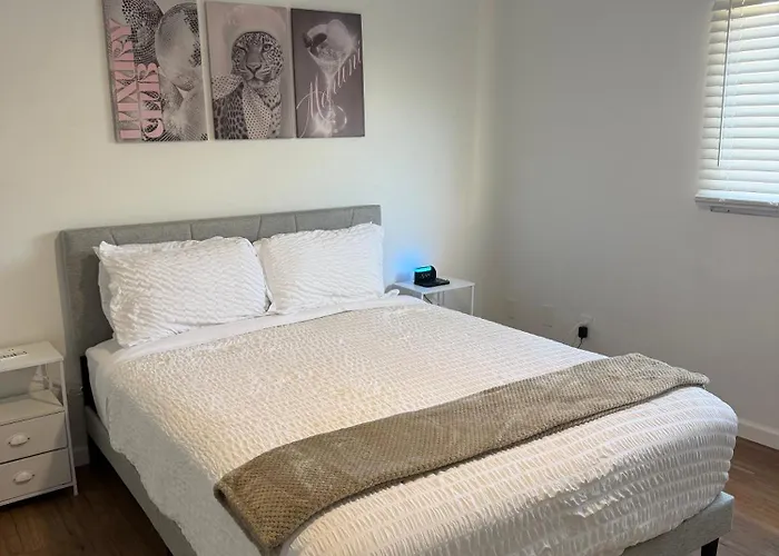 Old Town Luxe Townhouse - Pool - Sleeps 10 Scottsdale