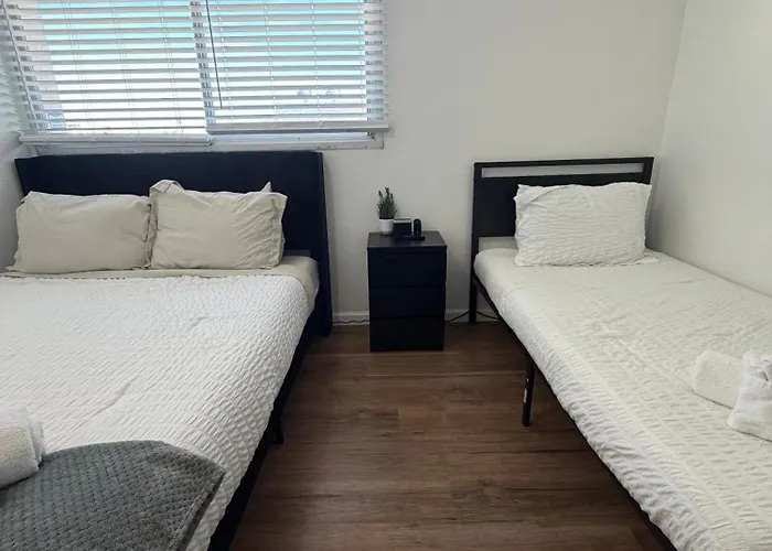 Old Town Luxe Townhouse - Pool - Sleeps 10 Scottsdale