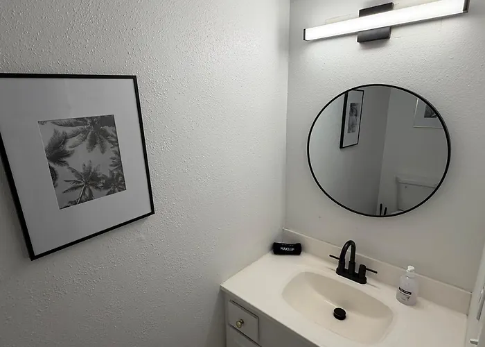 Old Town Luxe Townhouse - Pool - Sleeps 10 * Scottsdale